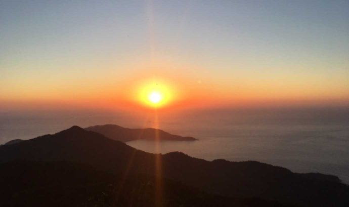 6 things to do on Ilha Grande. Sunrise over Pico do Papagaio