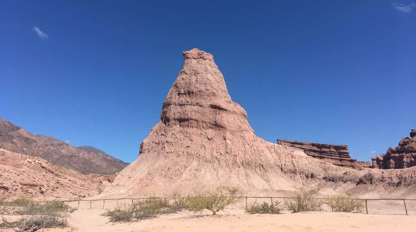 el obelisco quebrada las conchas cafayate