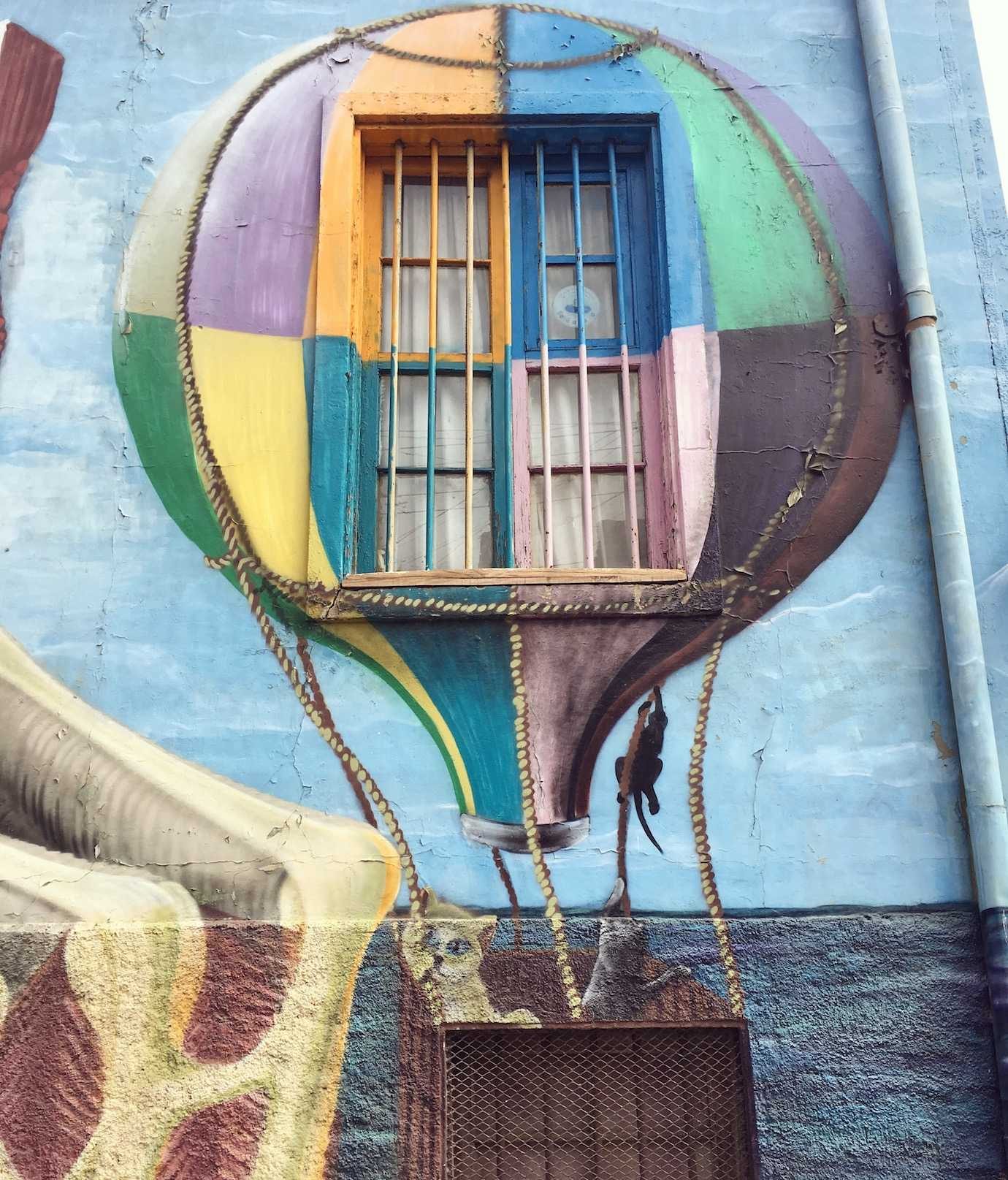 hot air balloon street art valparaiso