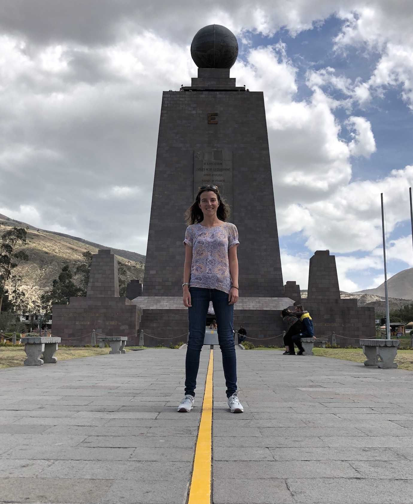 me equator line quito