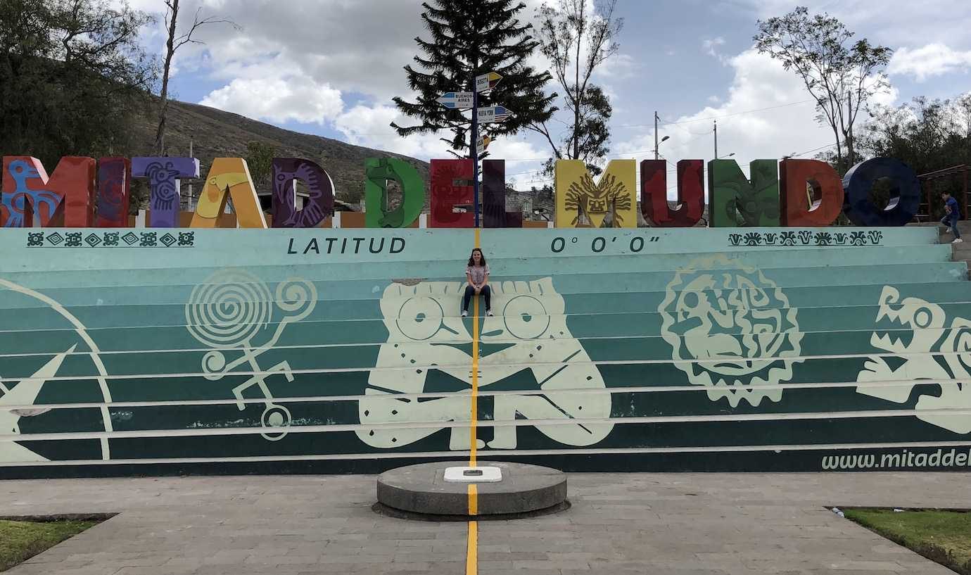 me mitad del mundo sign quito