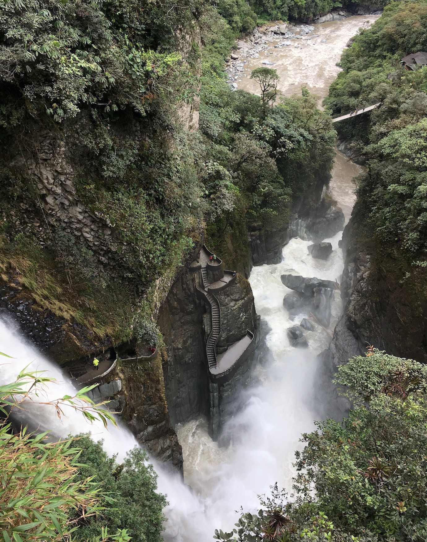 pailon del diablo waterfall Baños