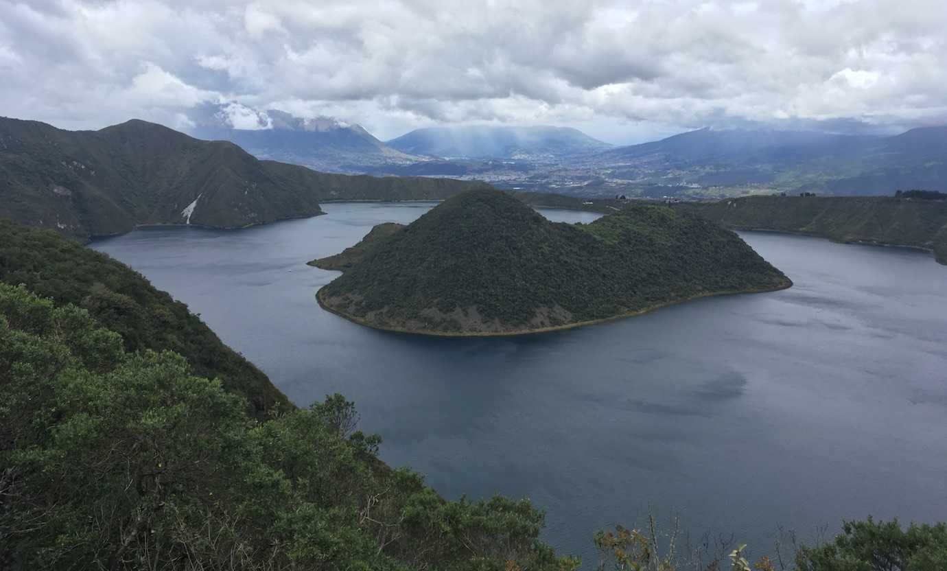 laguna cuicocha otavalo