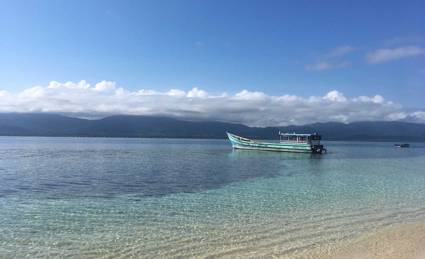 boat and water san blas islands