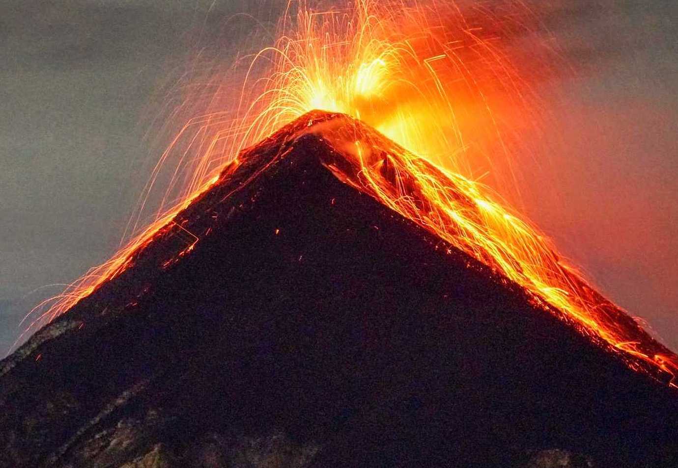 fuego erupting acatenango hike