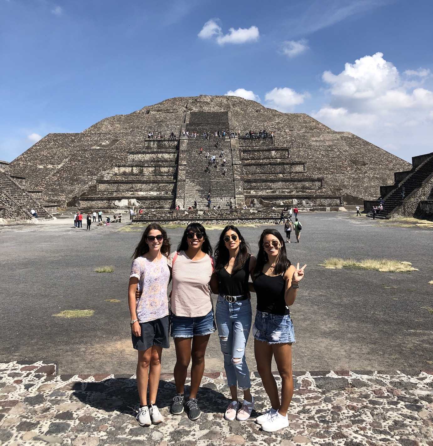 girls pic teotihuacan mexico city