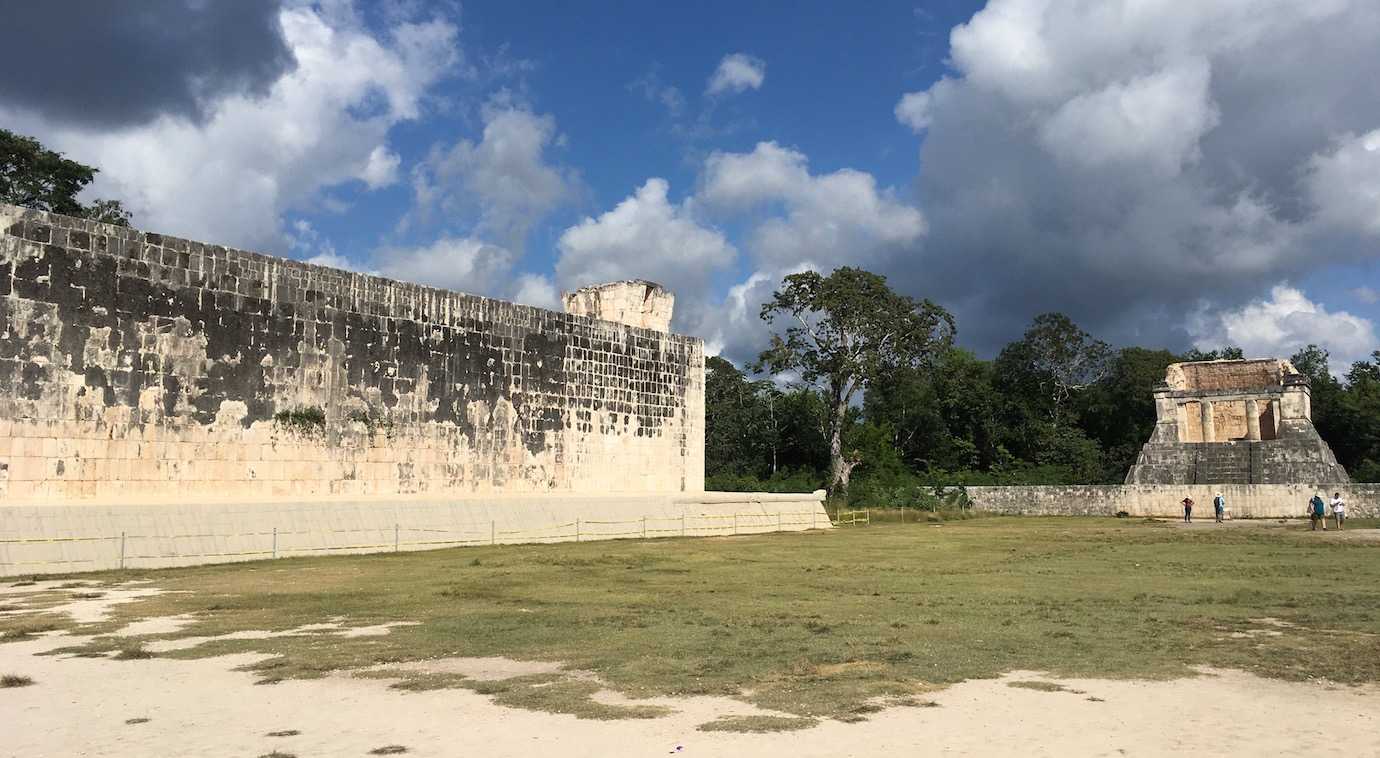 ball court chichen itza valladolid